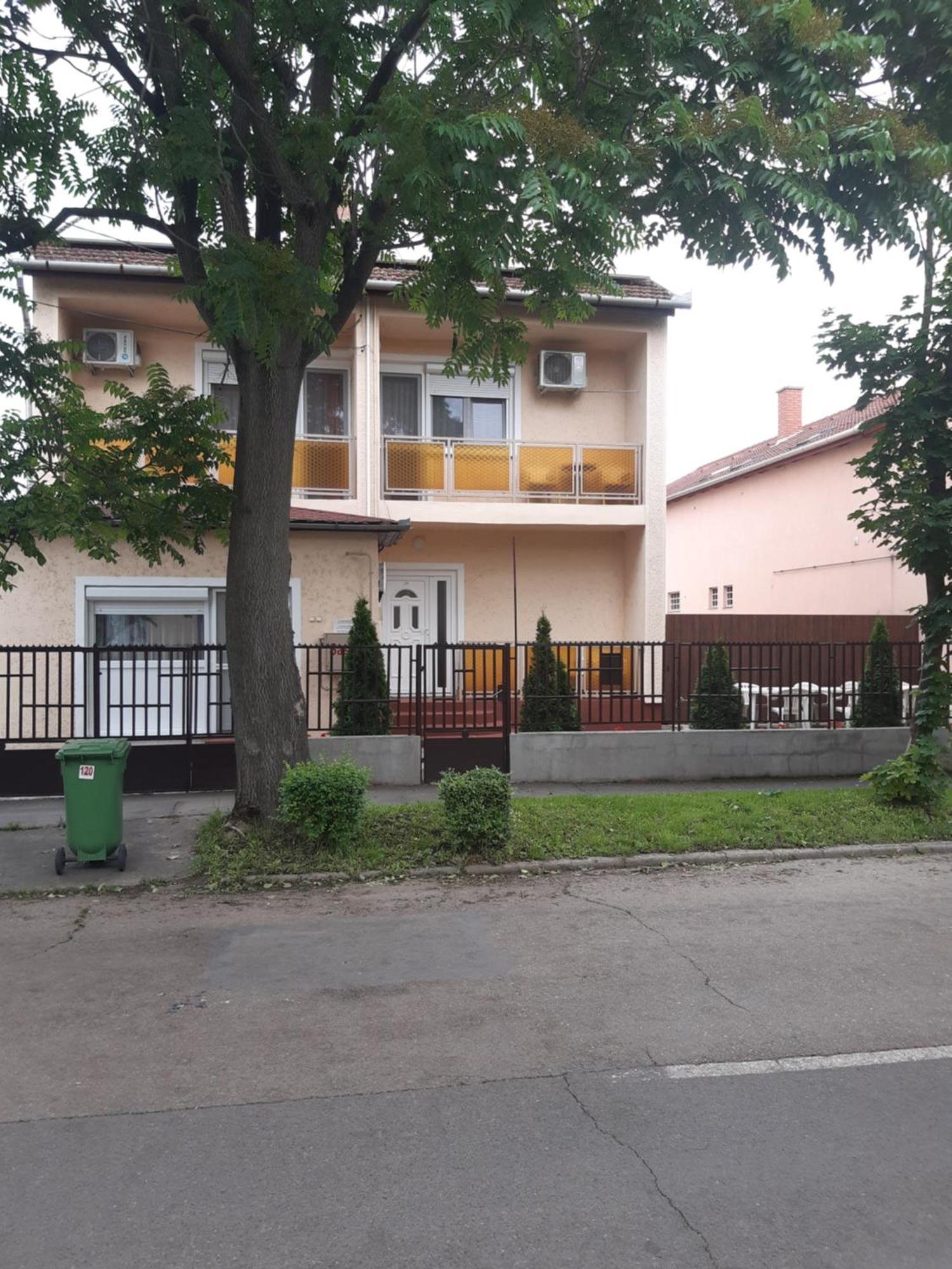 Sasfeszek Apartment Hajduszoboszlo Ngoại thất bức ảnh
